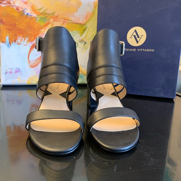 Black heels - Picture 2 of 5